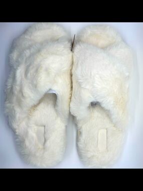 Victoria's Secret White Faux Fur Slide Slippers